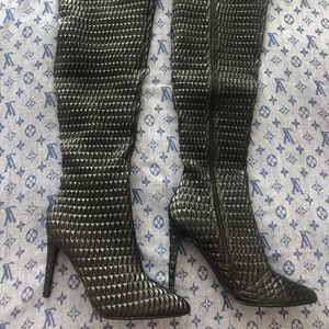 Thigh high Croc embossed boots! NEW size 11🔥🔥